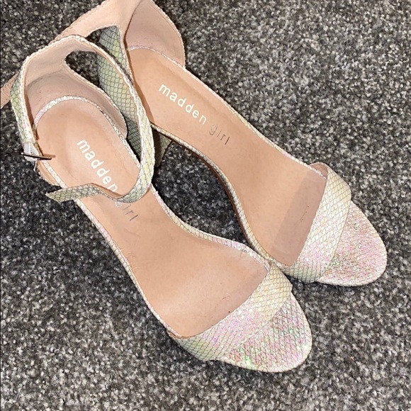 Sparkly diamond silver heels - Picture 2 of 4